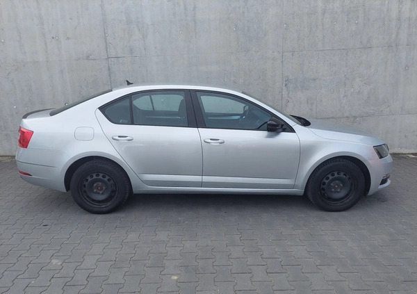 Skoda Octavia cena 69900 przebieg: 127302, rok produkcji 2019 z Wieliczka małe 277